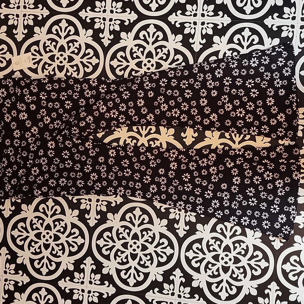 No boundaries daisy flared leggings